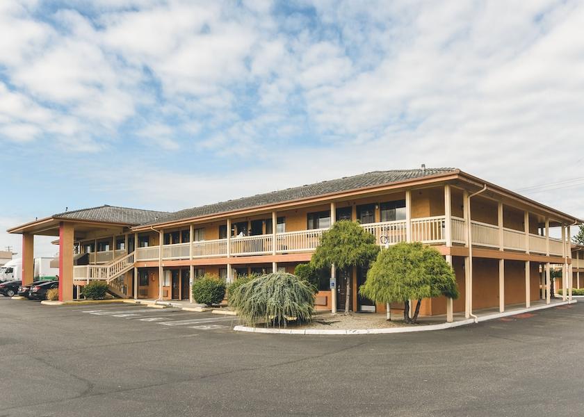 Washington Fife Facade