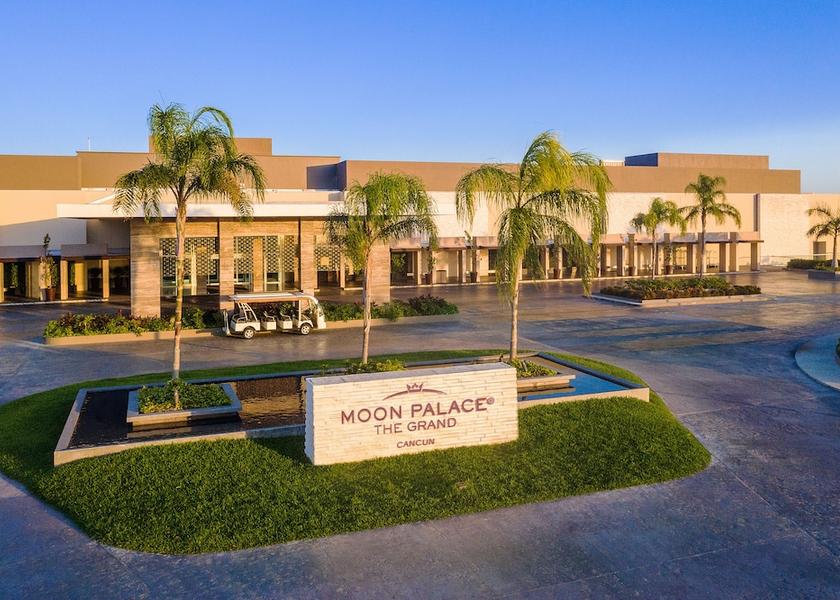 Quintana Roo Cancun Front of property