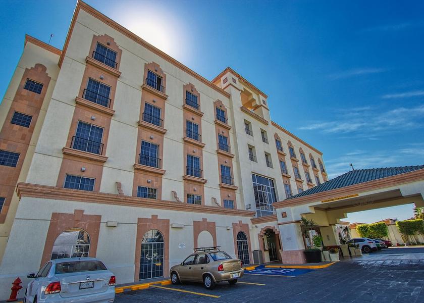  Leon Exterior Detail