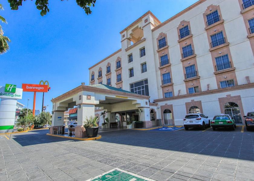  Leon Exterior Detail