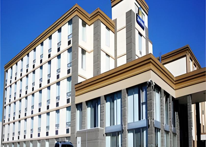 Ontario Toronto Hotel Exterior