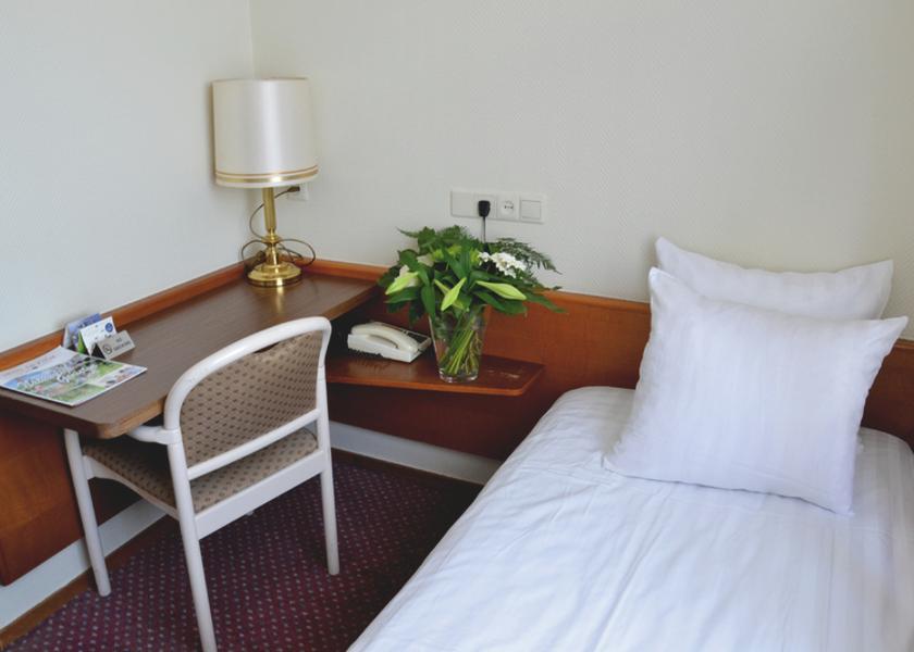 South Holland Brielle BUDGET, SINGLE, SHARED BATHROOM