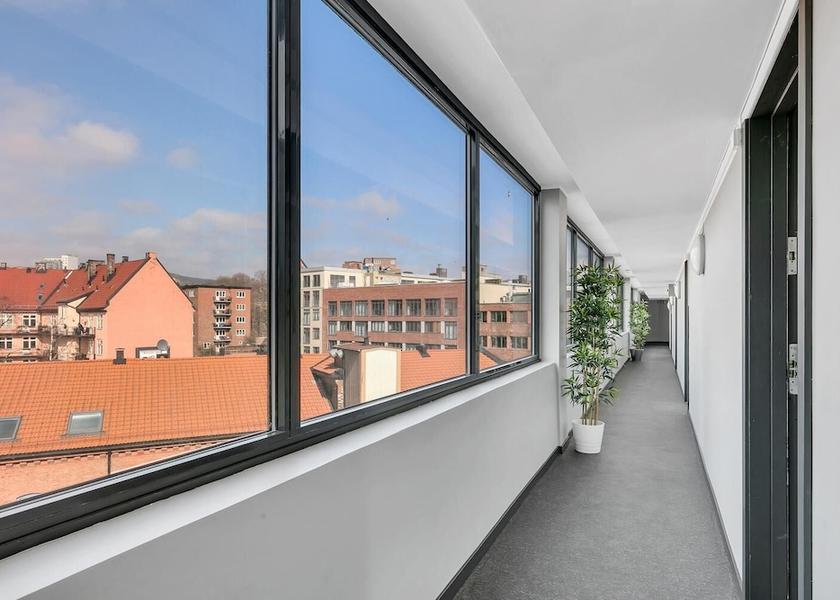  Oslo Interior Entrance