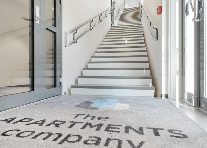  Oslo Interior Entrance
