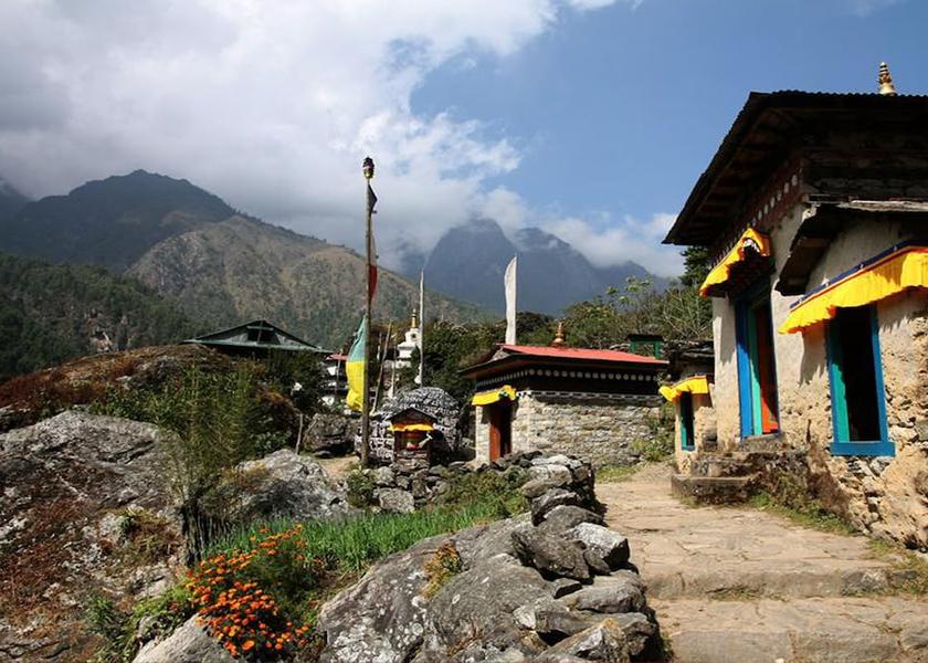 Koshi Phakding Property grounds