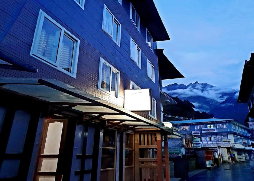  Lukla Facade