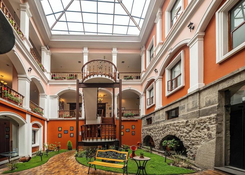 Pichincha Quito Interior detail