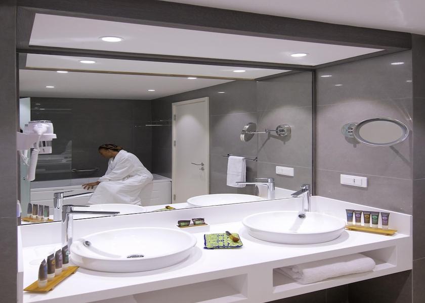 Cotonou Room