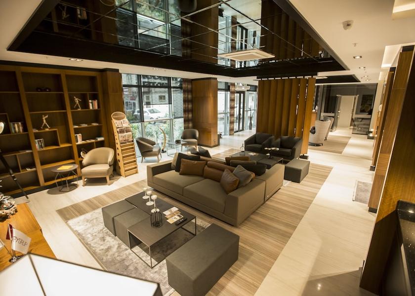 Nigde Nigde Lobby sitting area