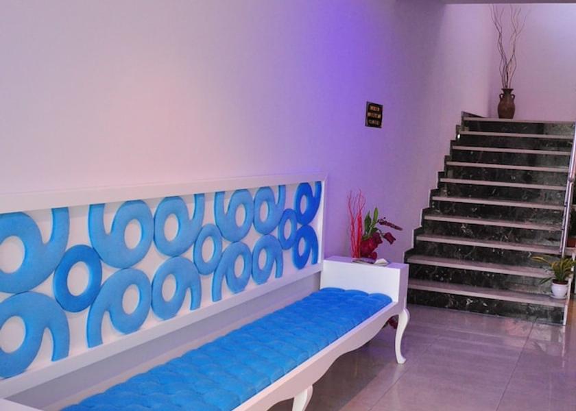  Side Lobby sitting area