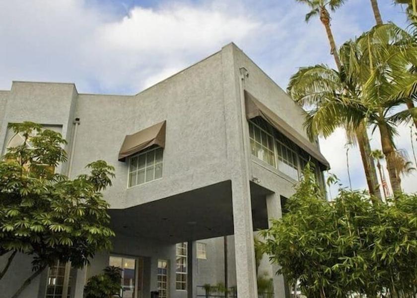 California Long Beach Exterior Detail