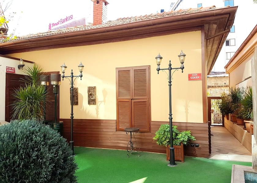  Adana Courtyard