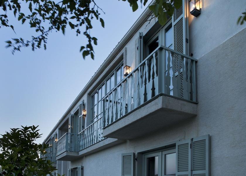 Izmir Çeşme Front of property - evening/night