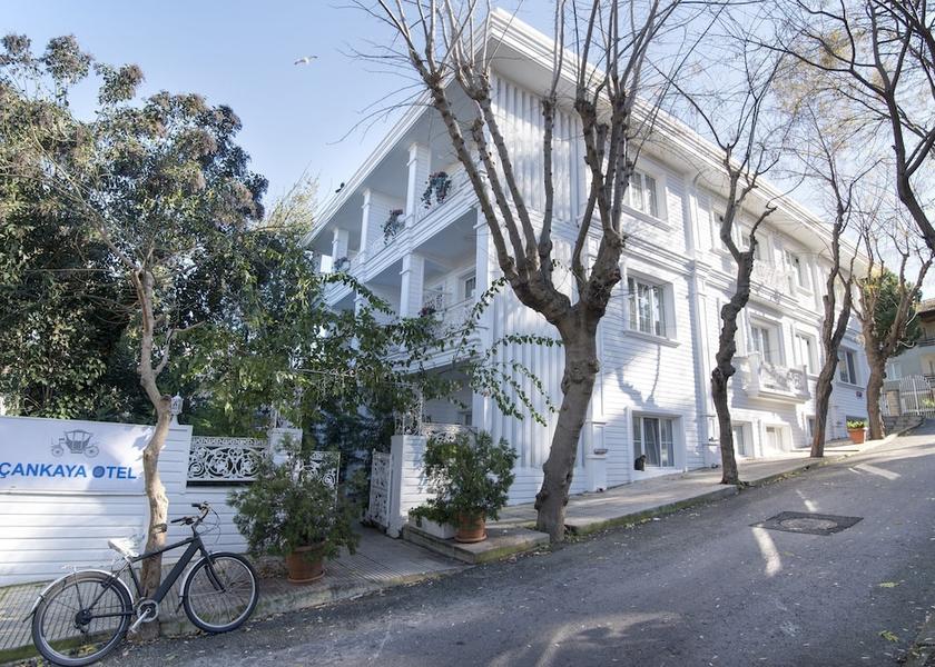 Istanbul Adalar Front of property