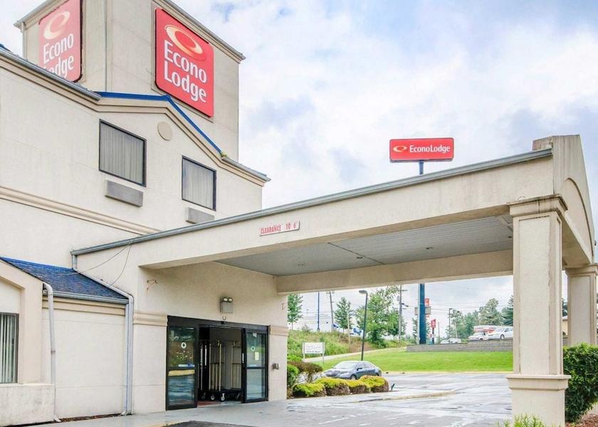 Kentucky London Exterior Detail