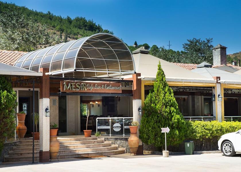 Manisa Manisa Bar (on property)