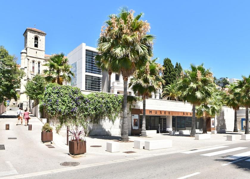 Provence - Alpes - Cote d'Azur Le Cannet Exterior Detail