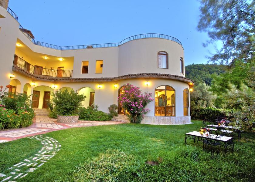 Aydin Kuşadası Facade
