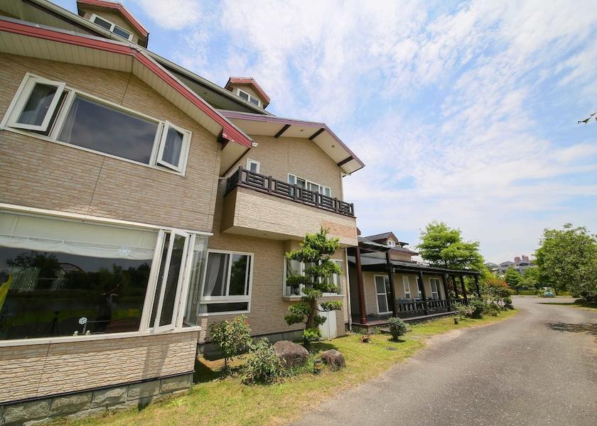 Yilan County Dongshan Facade