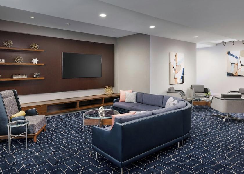 California Woodland Hills Lounge
