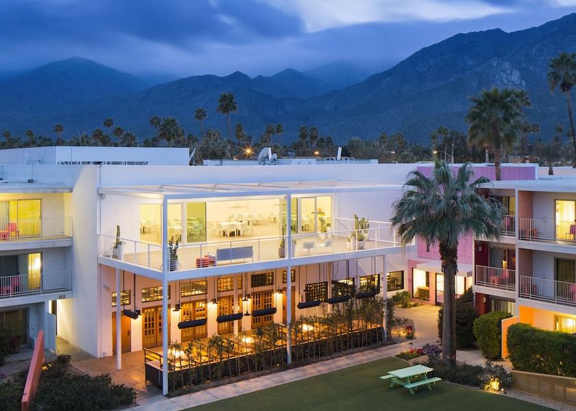 California Palm Springs Terrace/patio