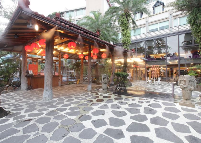 Yilan County Jiaoxi Front of property