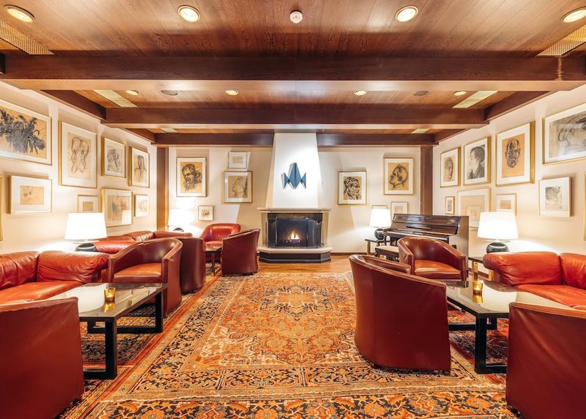 Southern Peninsula Reykjavik Bar (on property)