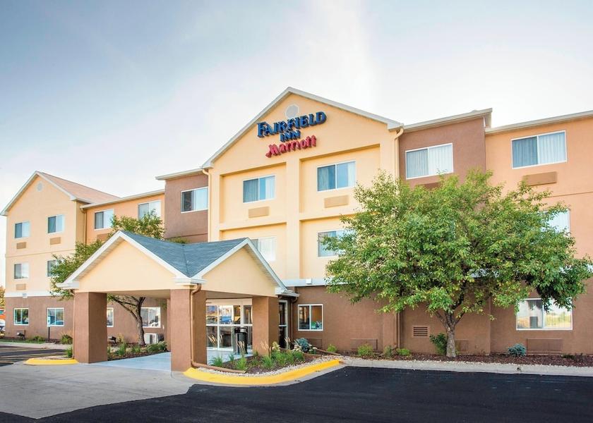 Illinois Peru Exterior Detail