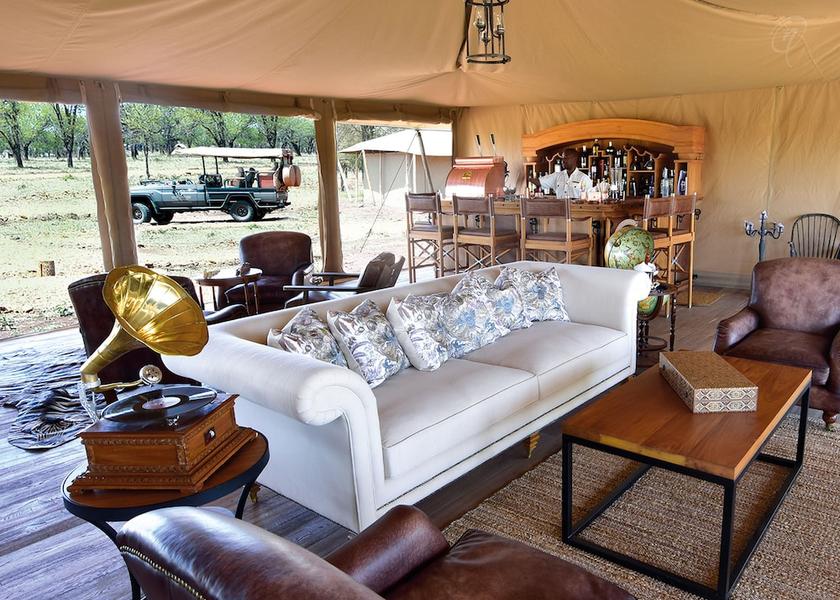  Serengeti National Park Bar