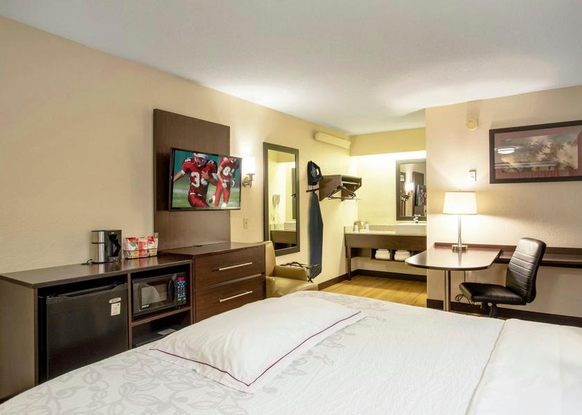 Ohio Dublin Premium King Smoke Free (Upgraded Bedding & Snack)