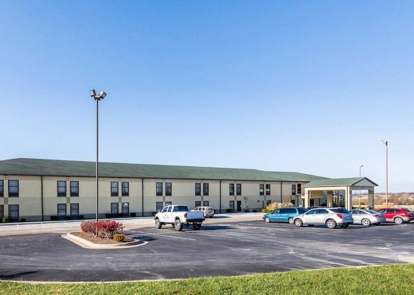 Missouri Cameron Exterior Detail