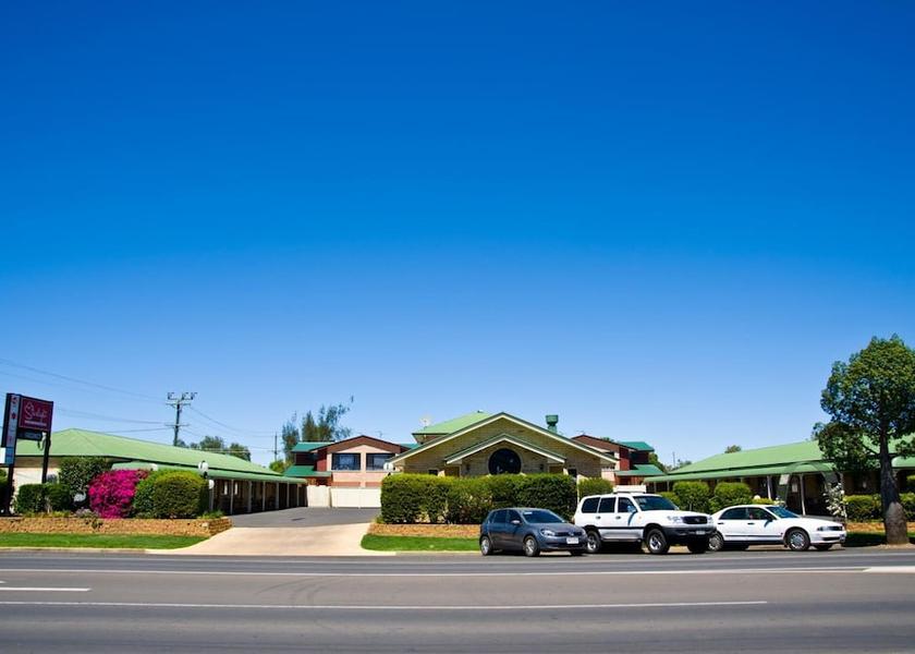 Queensland Roma Exterior Detail