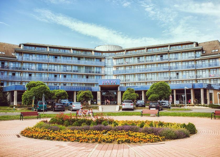  Sarvar Exterior Detail