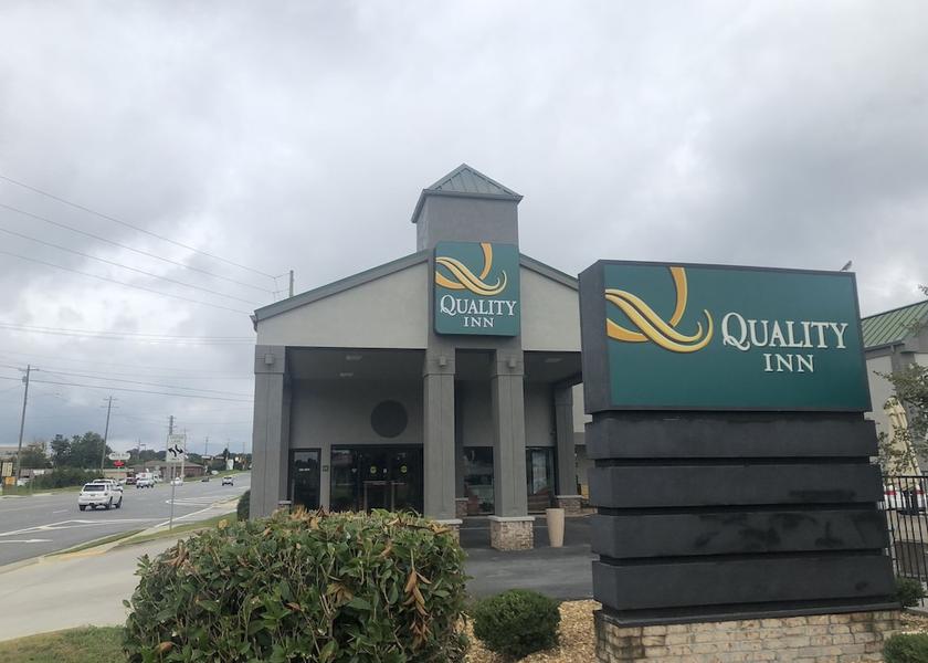 Georgia Calhoun Exterior Detail