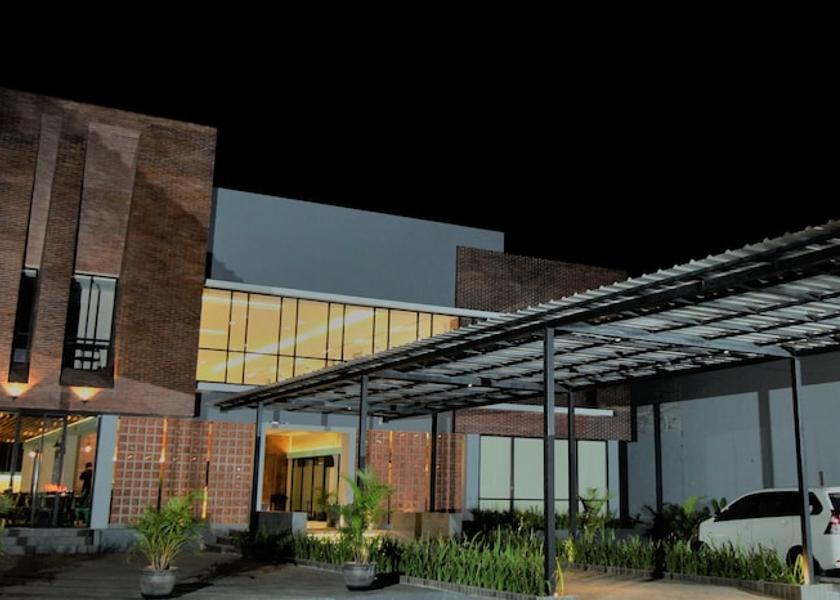 Front of property - evening/night