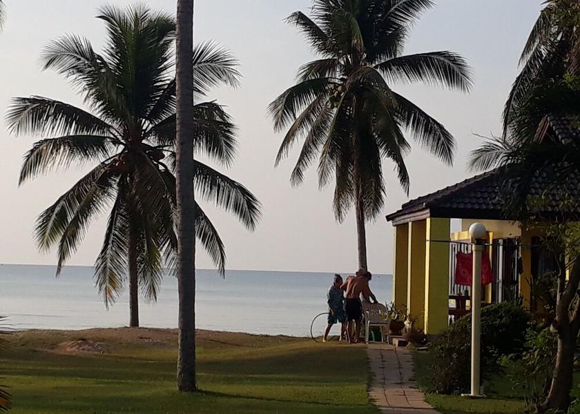 Prachuap Khiri Khan Thap Sakae Facade