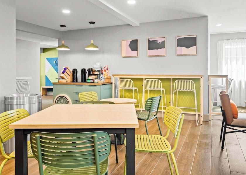 California Modesto Breakfast Area