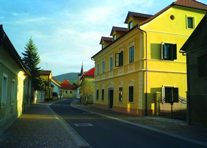  Kostanjevica na Krki Facade