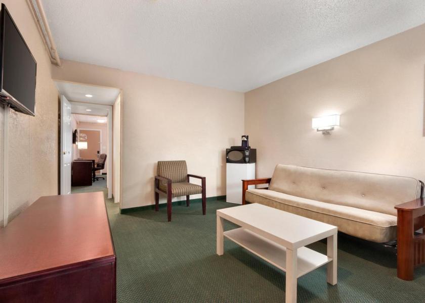 Alberta Lethbridge 2 Double beds, Sofa Bed, Suite, Kitchen, Non Smoking