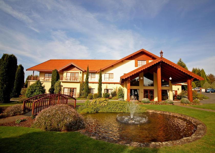 Tasmania Grindelwald Hotel Exterior