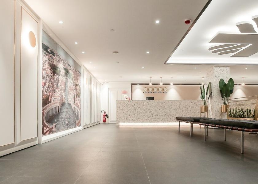  Hong Kong Island Lobby