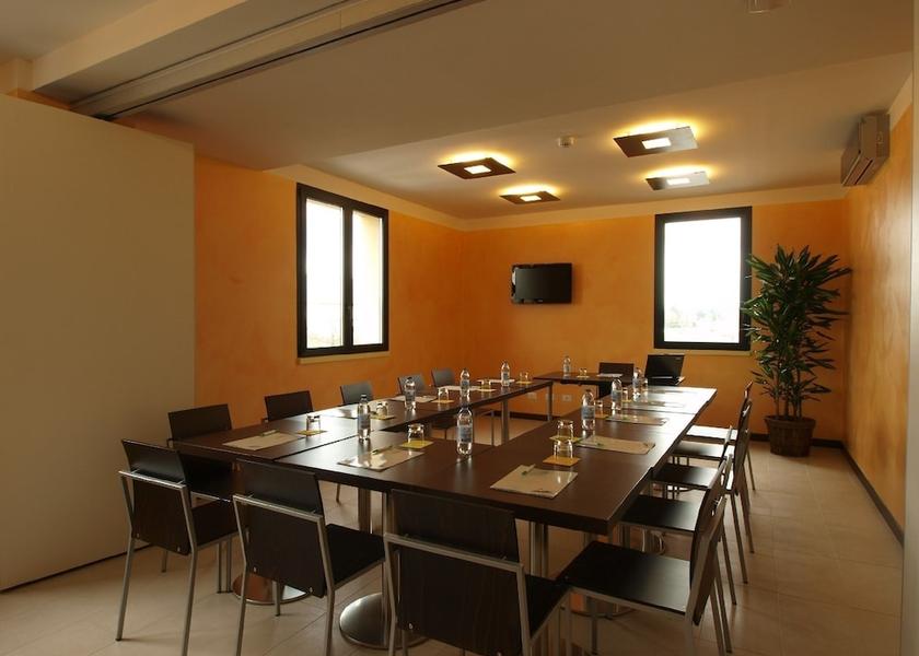 Emilia-Romagna Cavriago Meeting Room