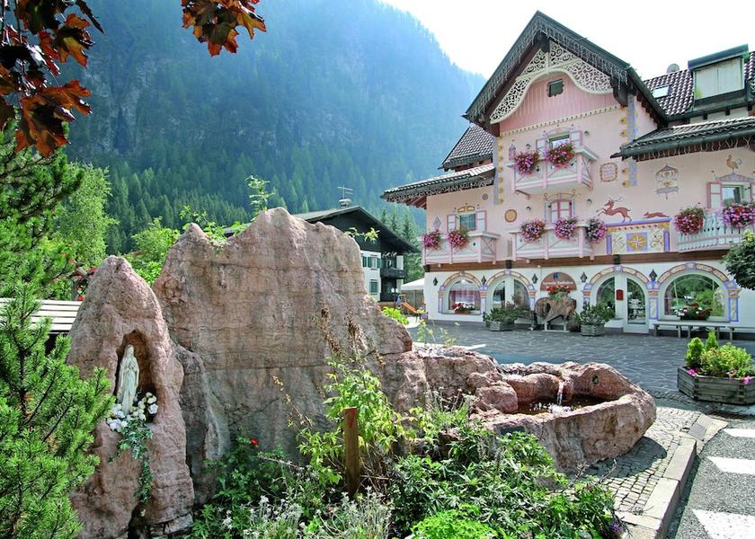 Trentino-Alto Adige Campitello di Fassa Front of property