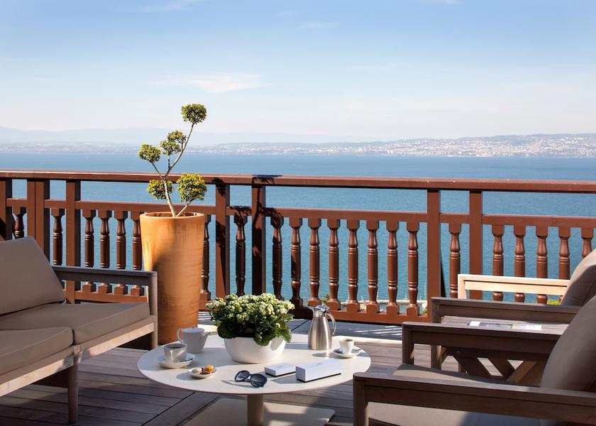 Auvergne-Rhone-Alpes Evian-les-Bains Room