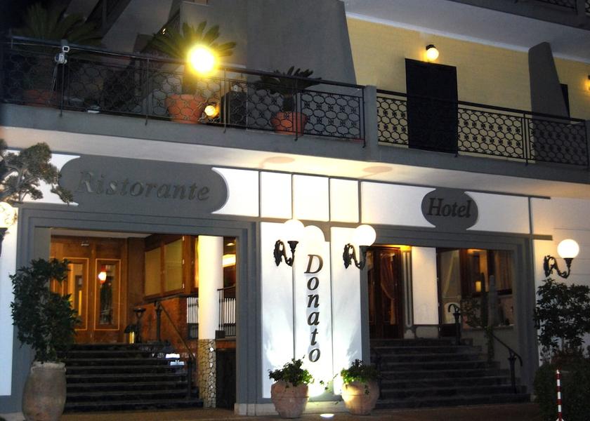 Campania Calvizzano Facade