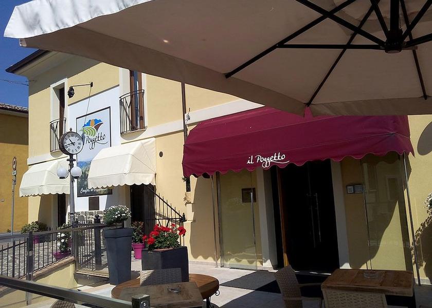 Marche Tavoleto Entrance