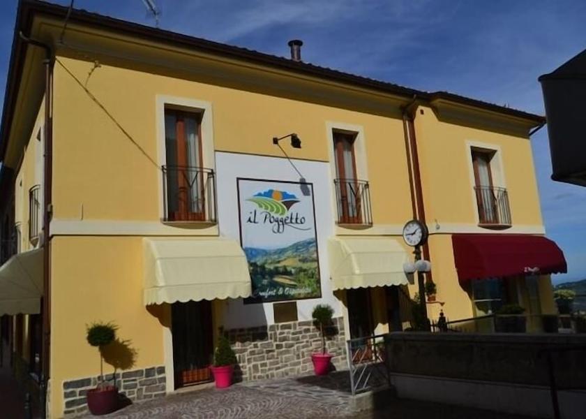 Marche Tavoleto Facade