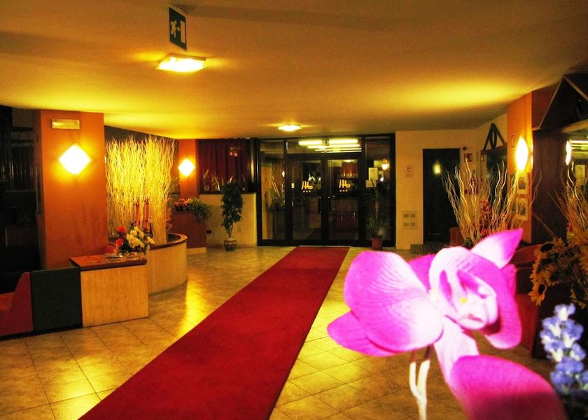 Lombardy Orzivecchi Lobby