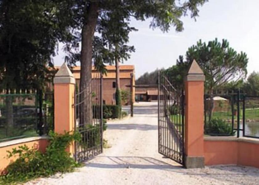 Tuscany Ponte Buggianese Entrance