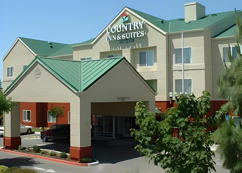 California Fresno Hotel Exterior